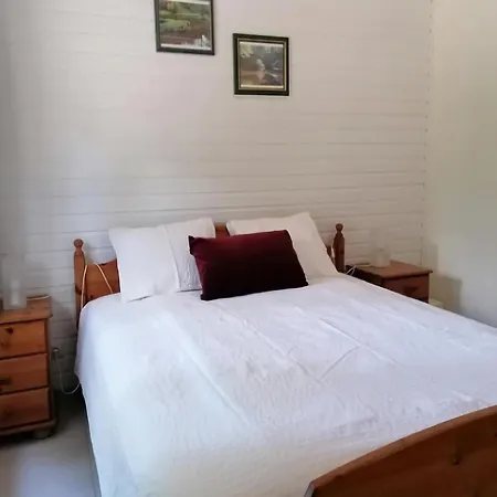 בקתה Cozy With Sauna, *