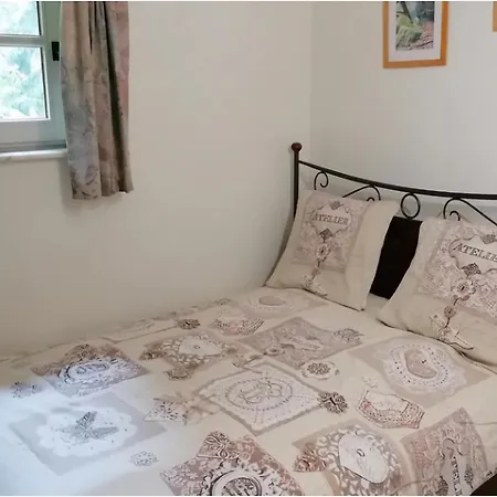 Cozy With Sauna, Chalet Wibrin